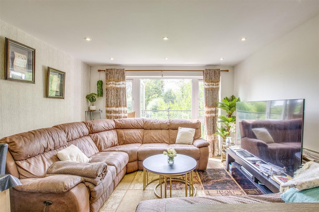 Property photo 3 of 9 Sitting Room