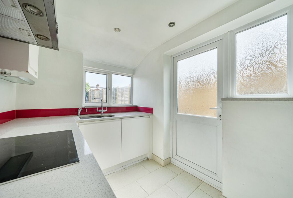Property photo 3 of 15 1453266-14-69F9Ed...