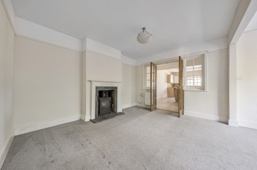 Property photo 3 of 16 1318404-3-68664Da...