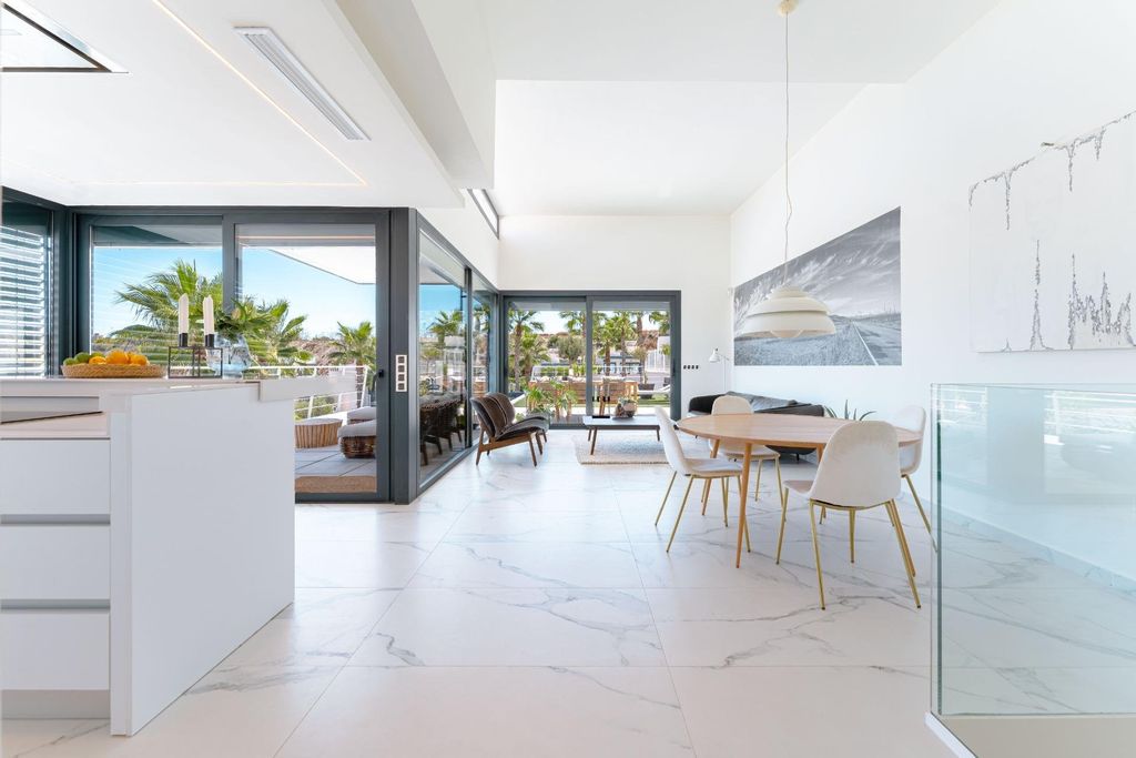 Property photo 3 of 49