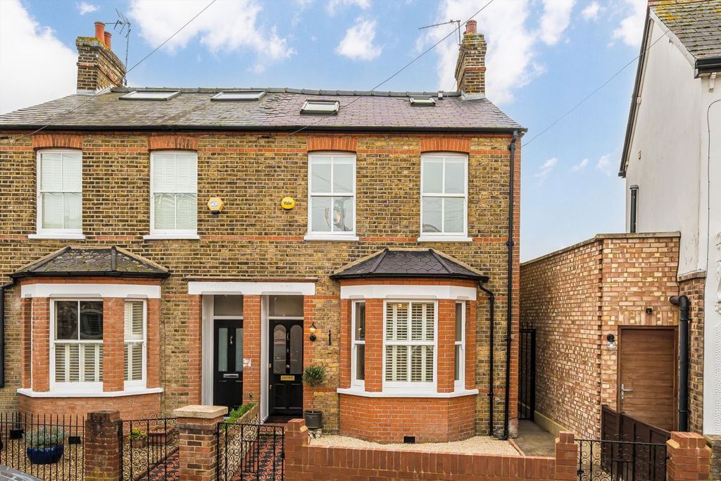 Property photo 1 of 8