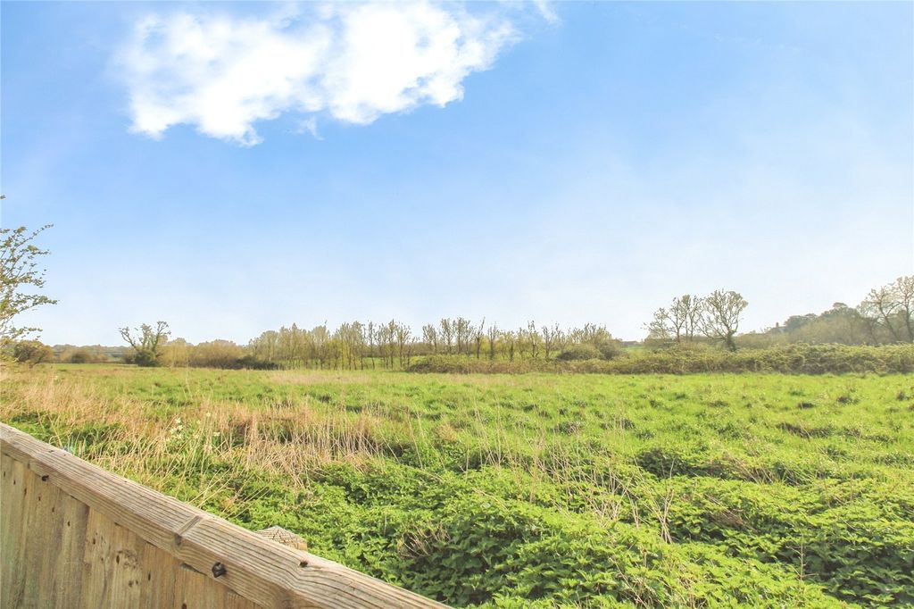 Property photo 2 of 16 Picture No. 14