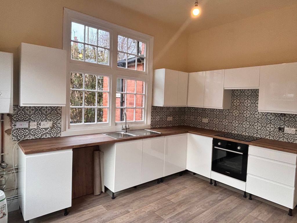 Property photo 1 of 5 Sandown Road, Stoneygate