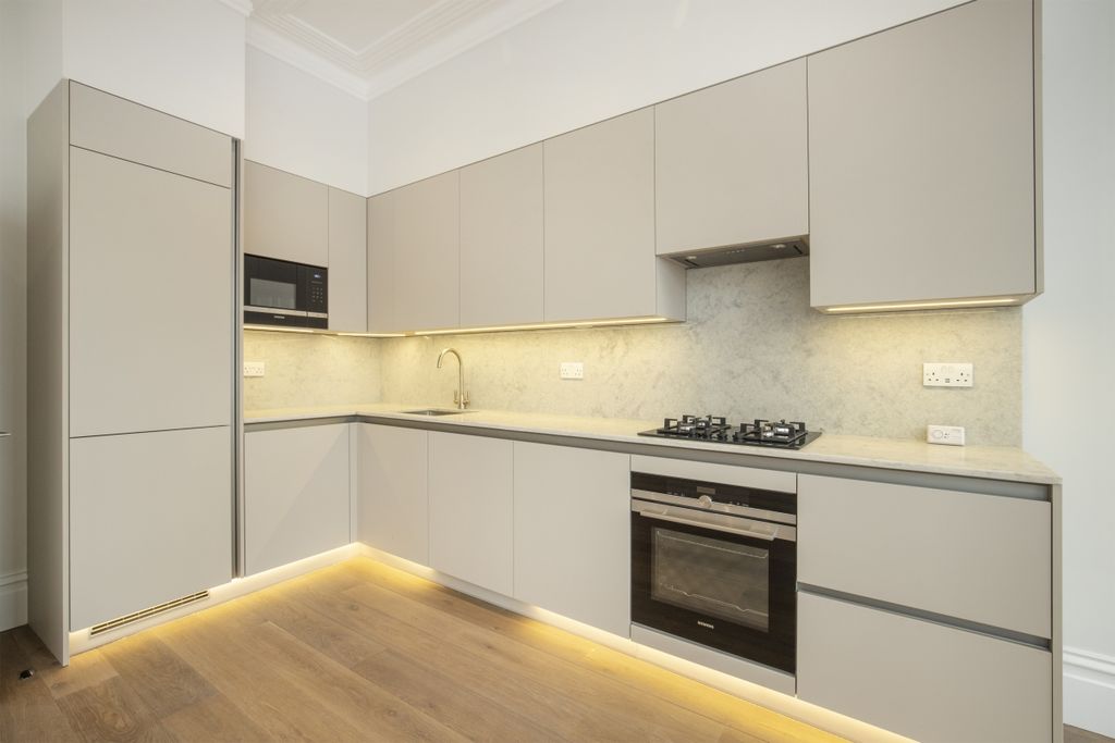 Property photo 3 of 11 Frederick Court 4...