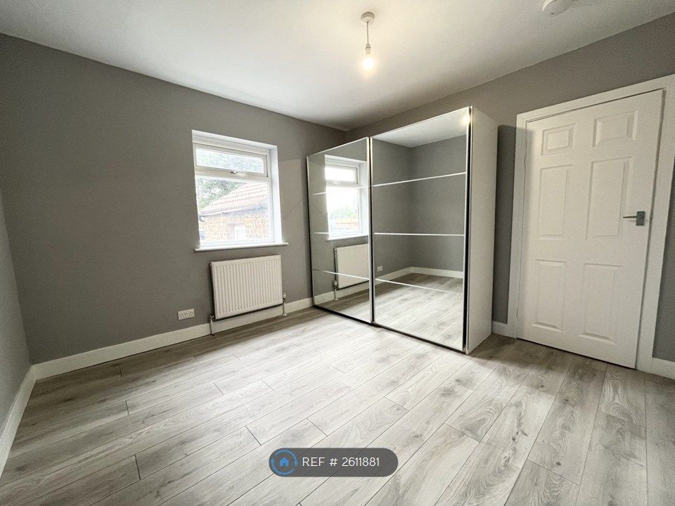 Property photo 2 of 10 Bedroom