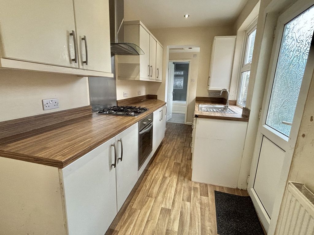 Property photo 3 of 9 Kitchen