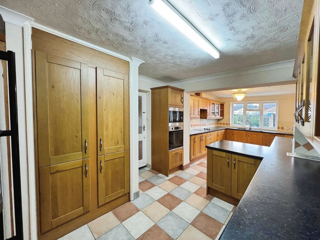 Property photo 3 of 27