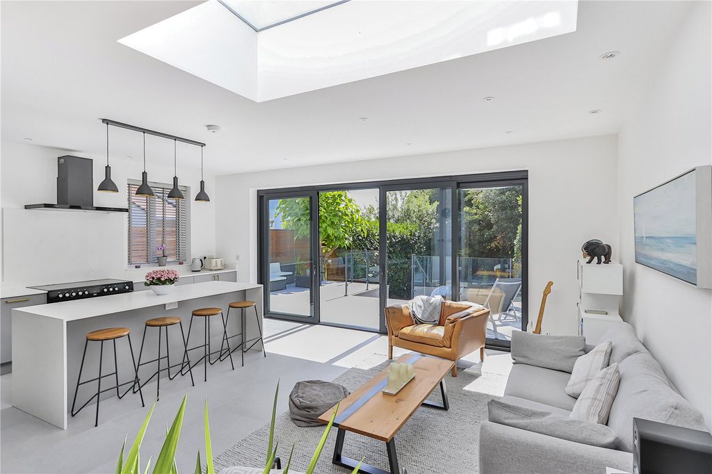 Property photo 3 of 31 Family Area