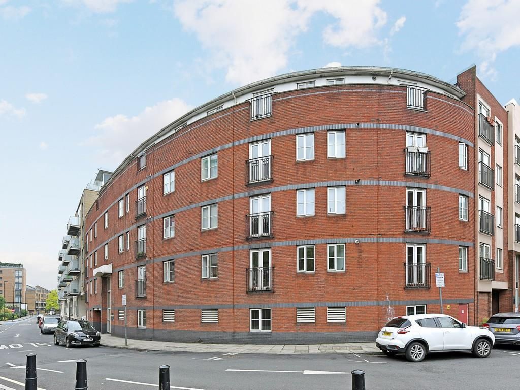 Property photo 1 of 8 Regents Gate House.Jpg