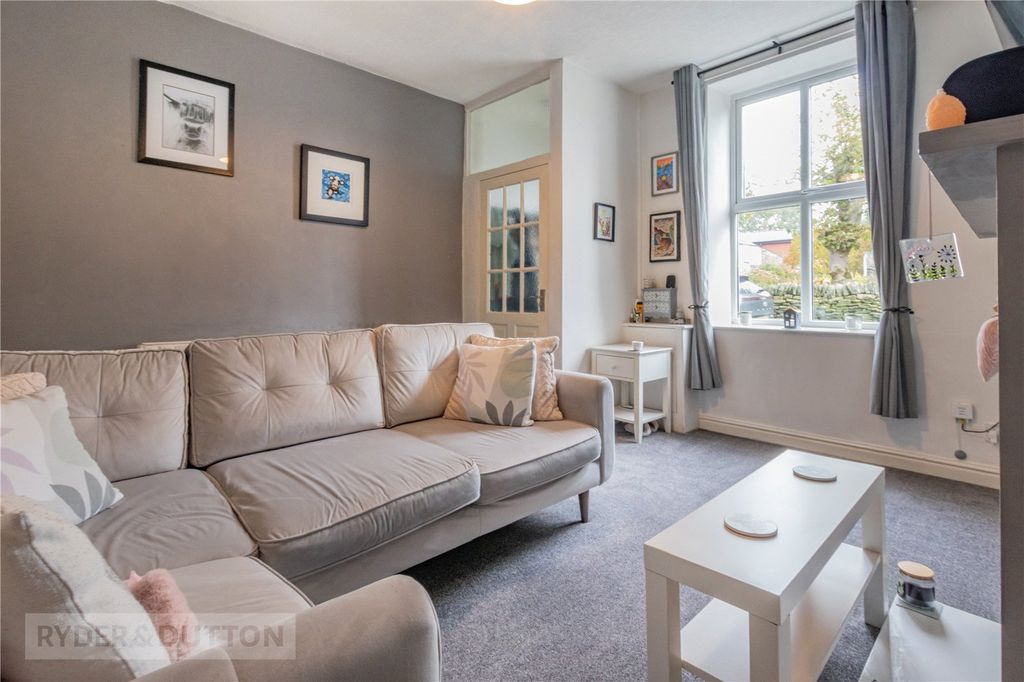 Property photo 3 of 22 Lounge