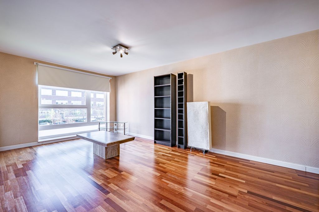 Property photo 2 of 27