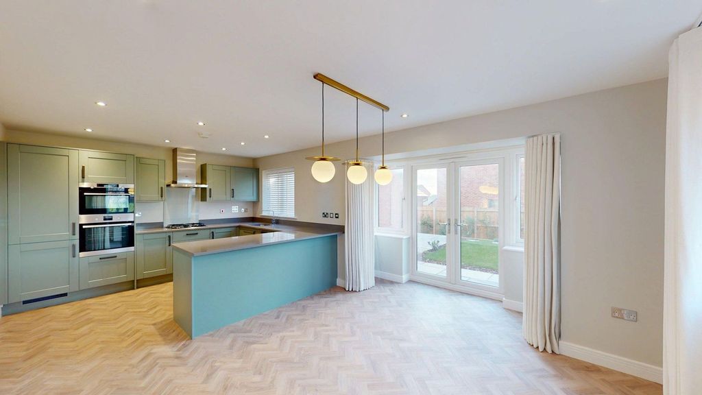 Property photo 3 of 34 Kitchen/Diner