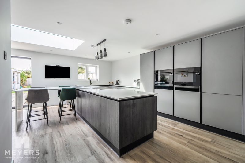 Property photo 3 of 16 Kitchen