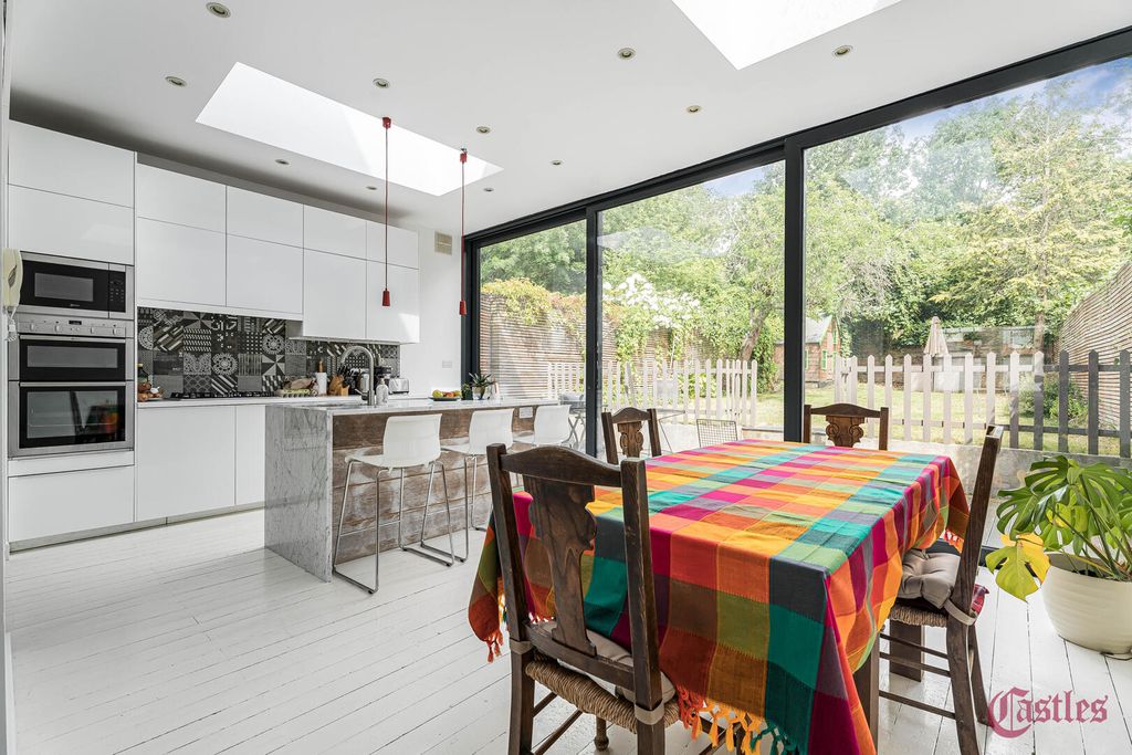 Property photo 1 of 17 Kitchen