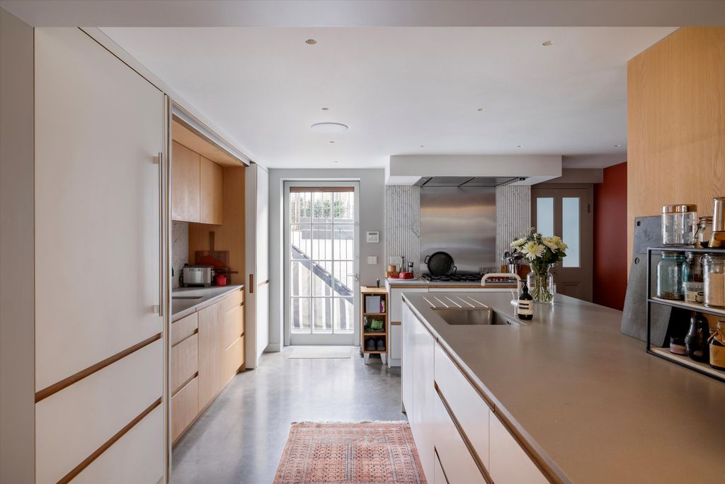 Property photo 3 of 31 Image