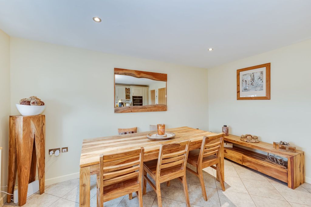 Property photo 3 of 32