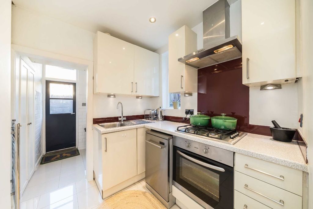 Property photo 3 of 6