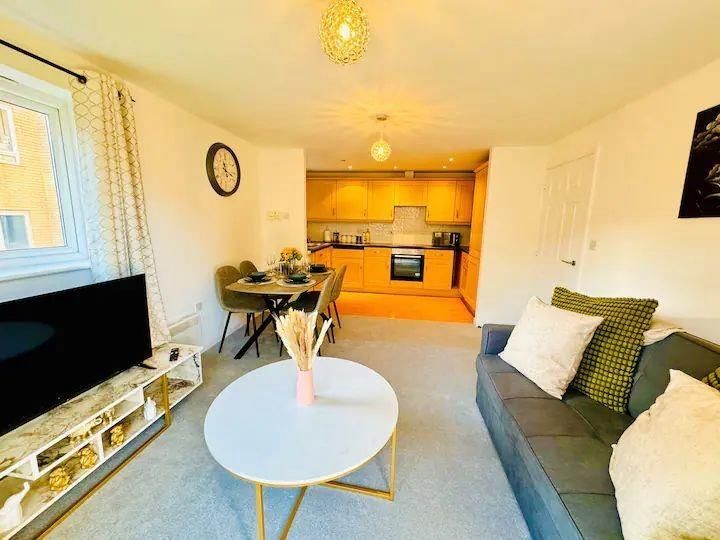 Property photo 3 of 6 Living Room