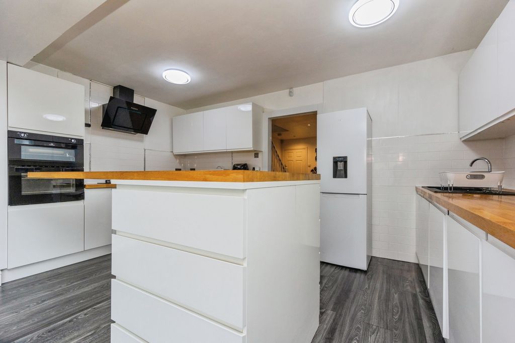 Property photo 3 of 25 Pbox-Img.Jpg