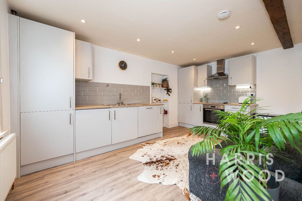 Property photo 2 of 13 4301952