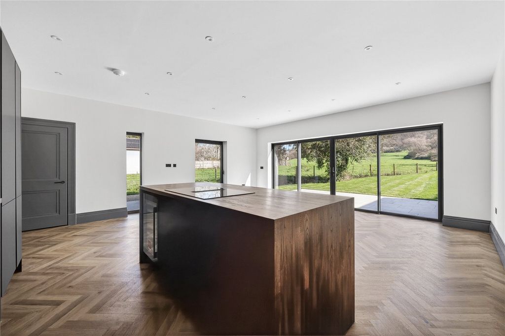 Property photo 2 of 21 Picture No. 14