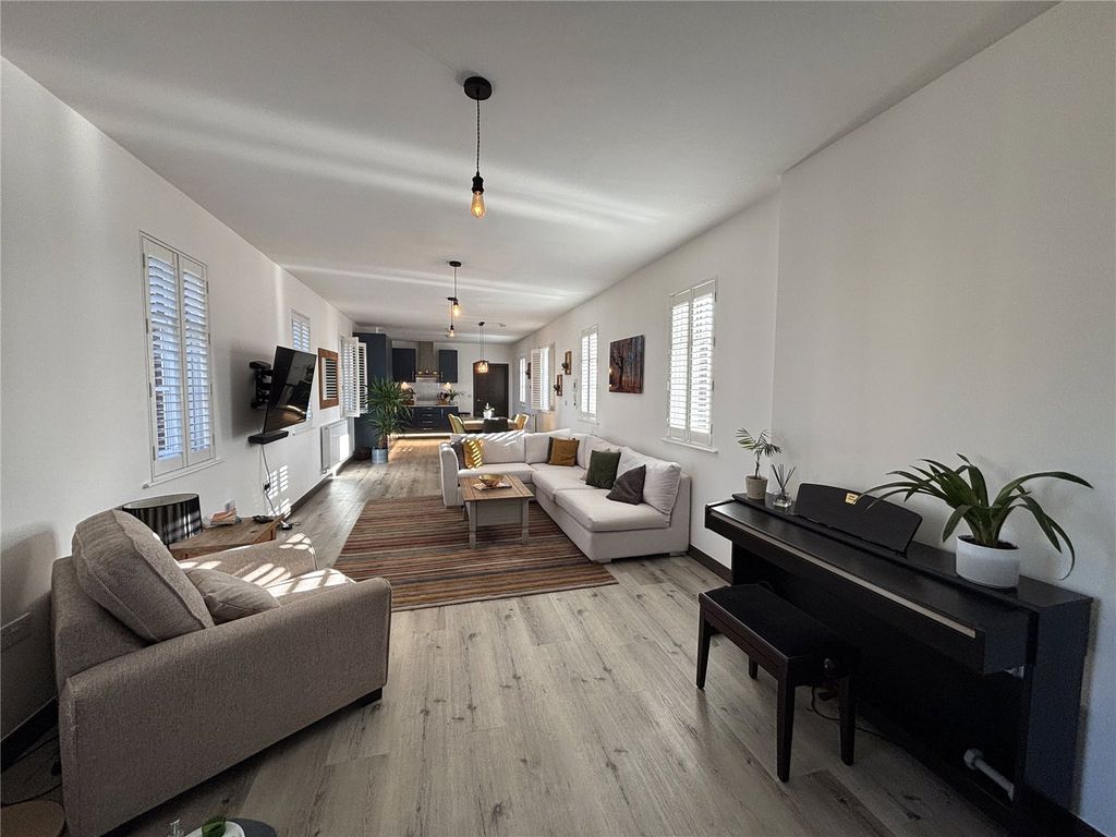 Property photo 2 of 13 Picture No. 02