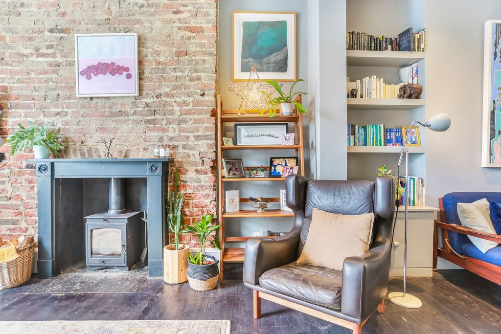 Property photo 2 of 25