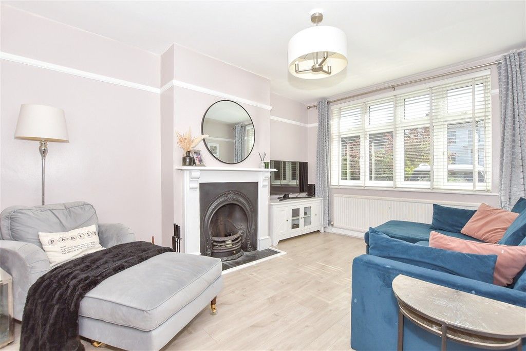 Property photo 2 of 15 Lounge