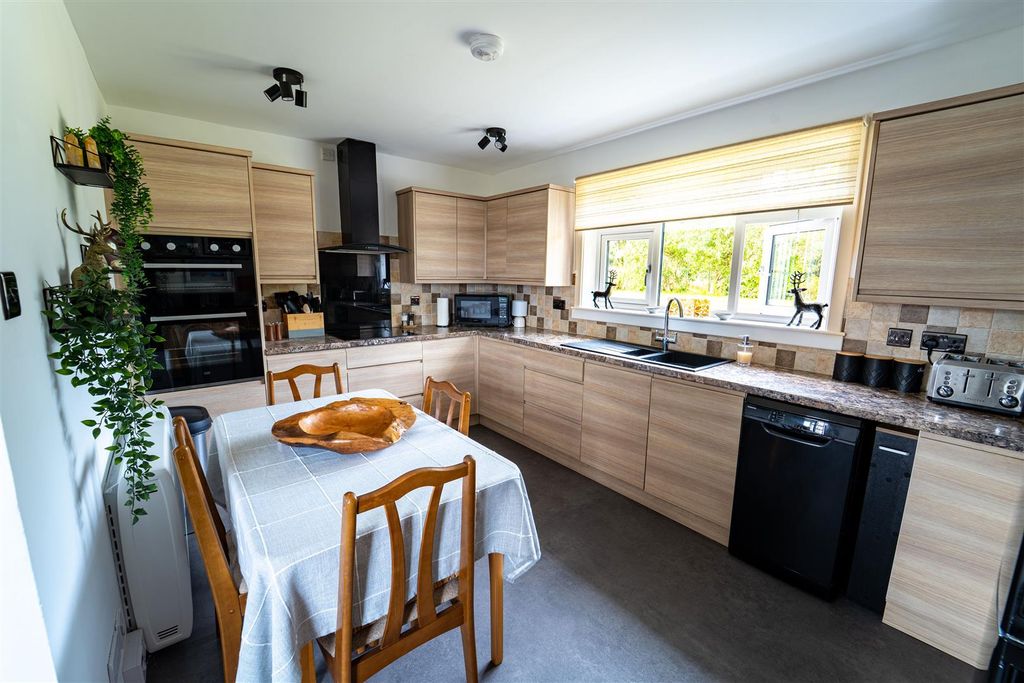 Property photo 3 of 15 Kitchen/Diner