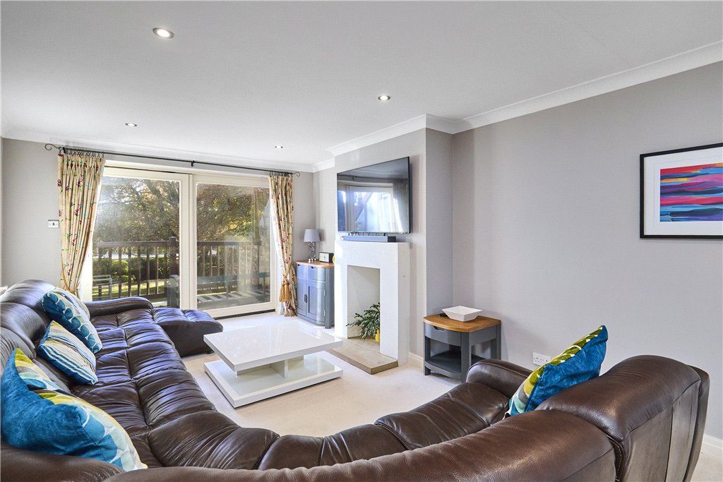 Property photo 3 of 15 Living Room