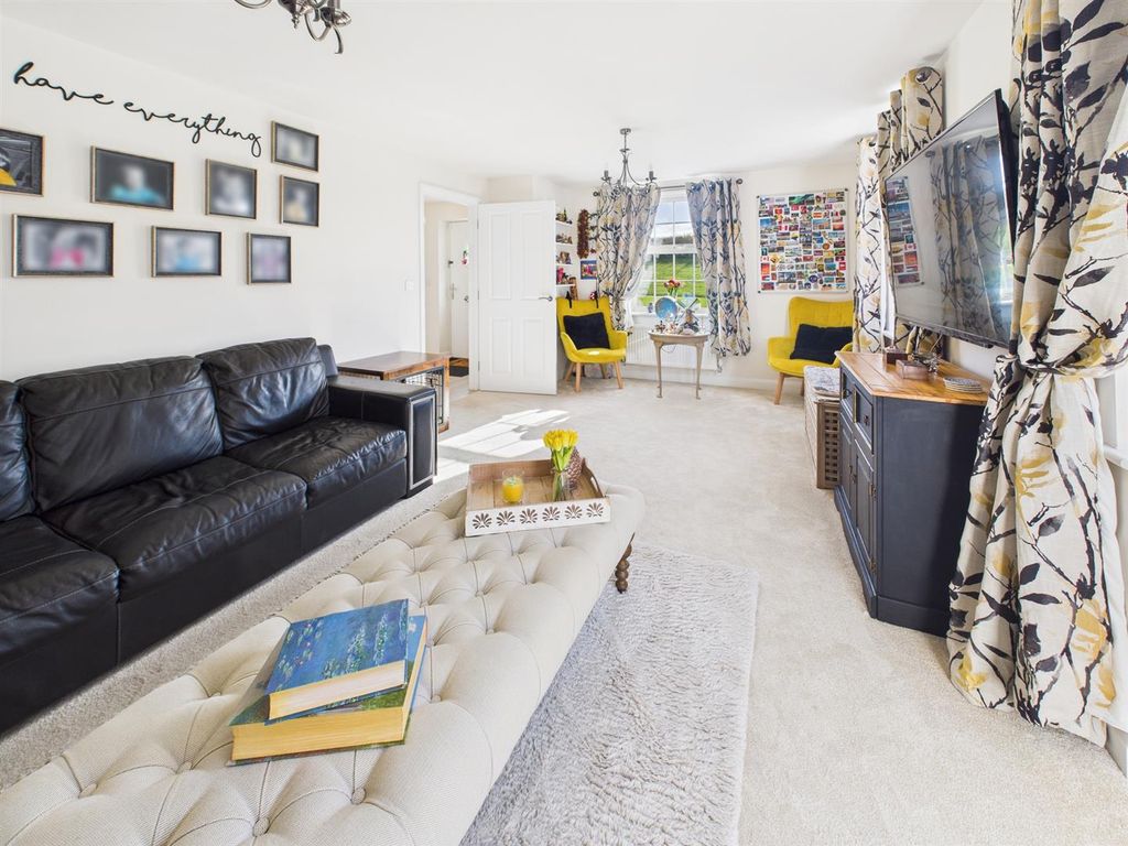 Property photo 3 of 27