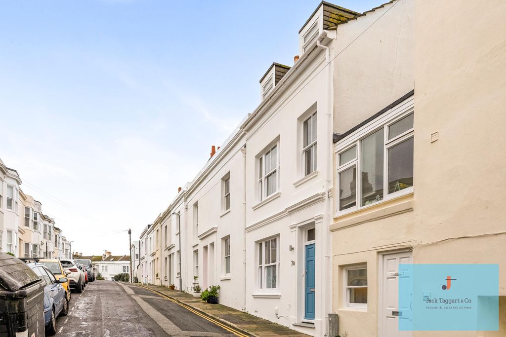 Property photo 1 of 21 Front (Exterior)