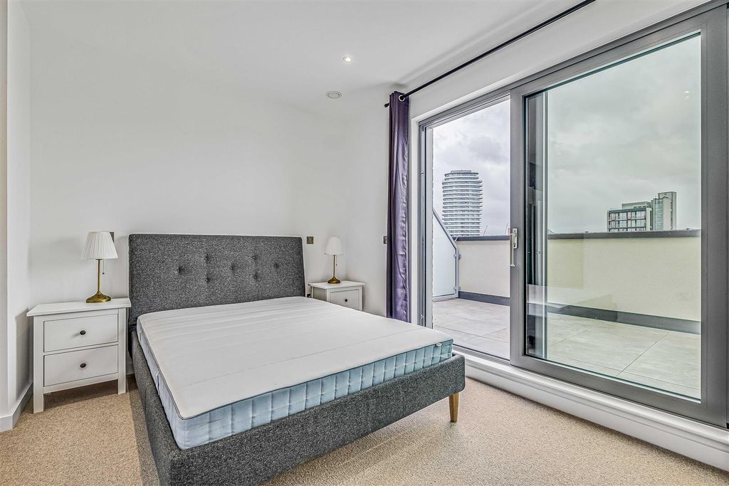 Property photo 3 of 18