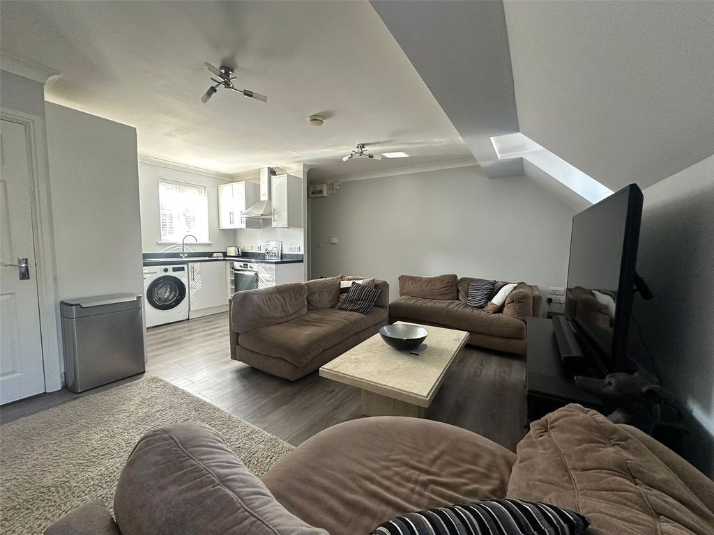 Property photo 2 of 12 Picture No. 13