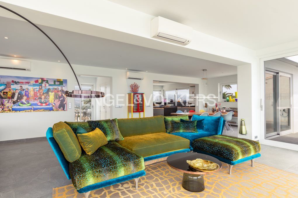 Property photo 2 of 48