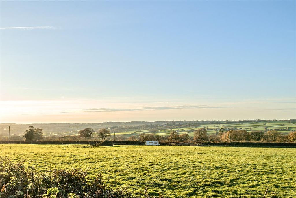 Property photo 2 of 8 1385953-15-69286Ac6445A4.Jpg