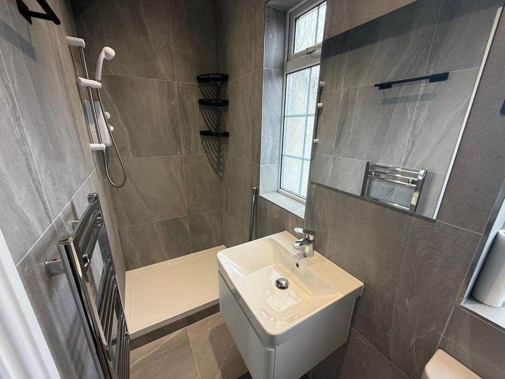 Property photo 3 of 6 Bathroom