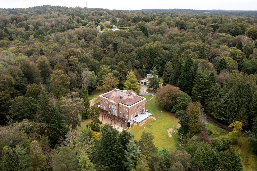 Property photo 1 of 24 The Dinglewood