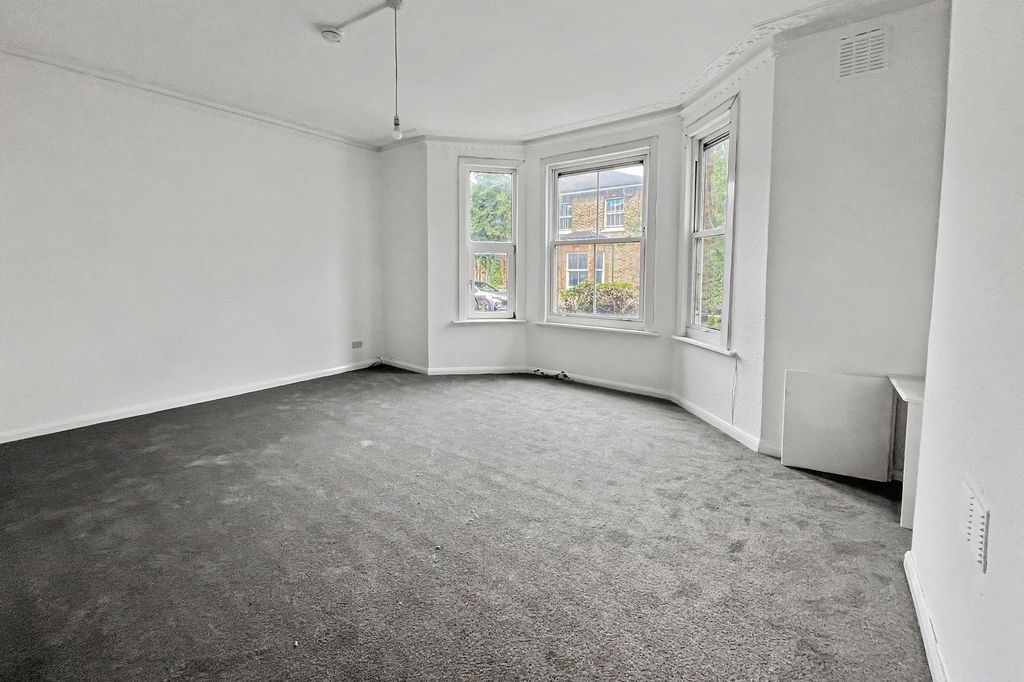 Property photo 3 of 12 15 Arnold Road, Tooting, London, Sw17 9Hu