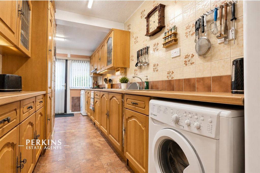 Property photo 1 of 9 Kitchen.Jpg