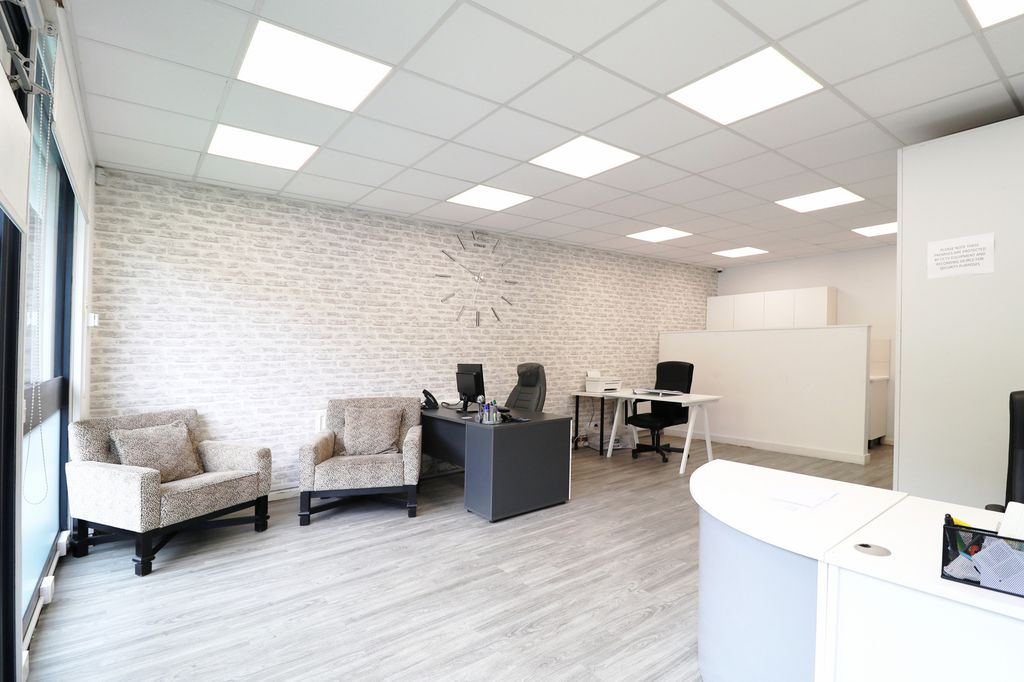 Property photo 2 of 8