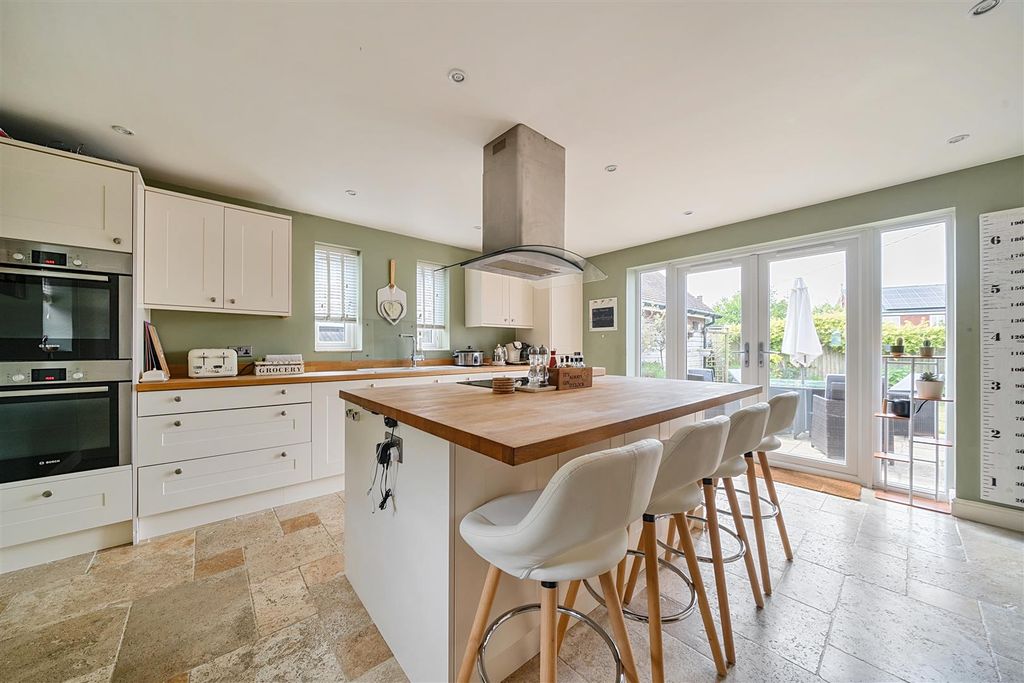 Property photo 3 of 23 1295717-4-682B3F57951A5-Arw1295717-4-682B3F57951A5