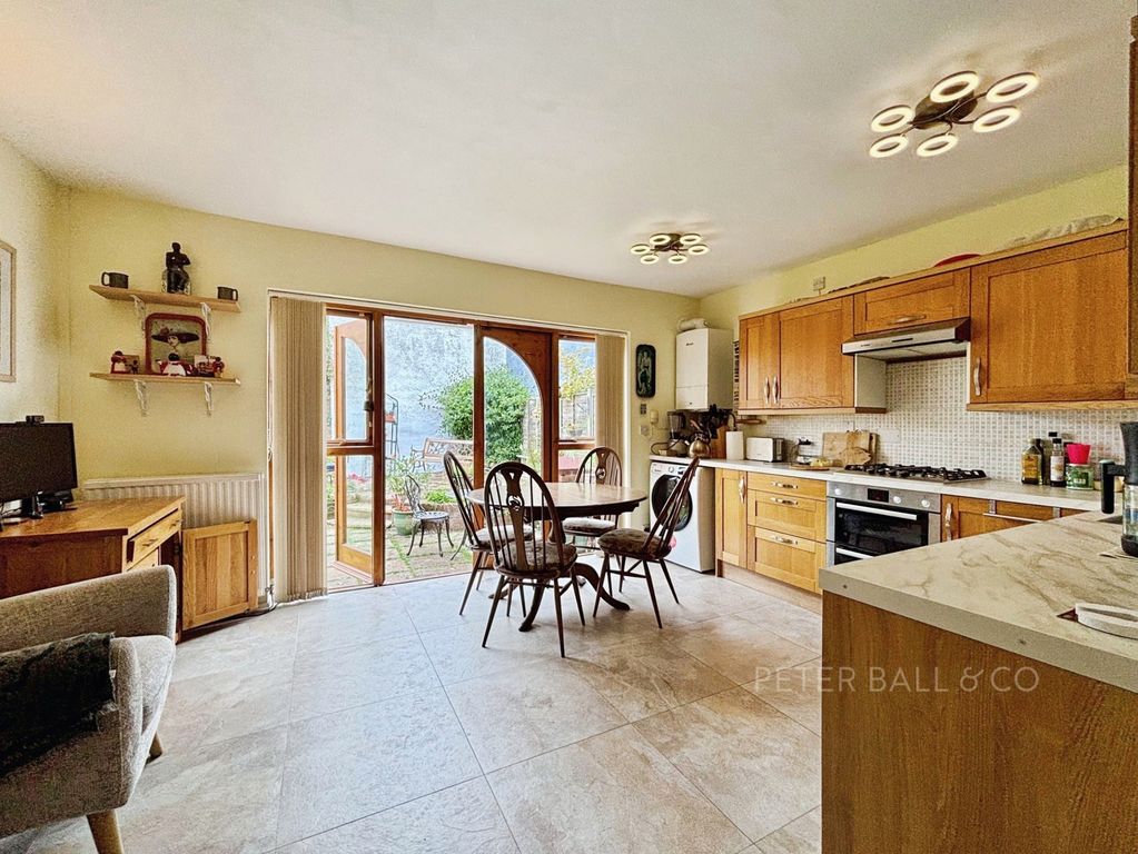 Property photo 3 of 11 Kitchen Dining Room