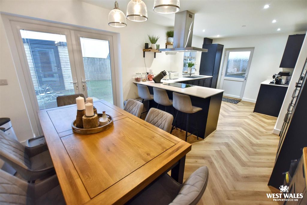 Property photo 2 of 21 4 (23).Jpg