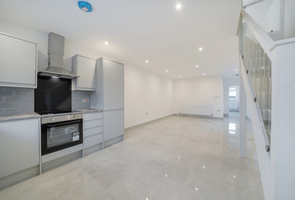 Property photo 3 of 16 1393824-14-69414d...