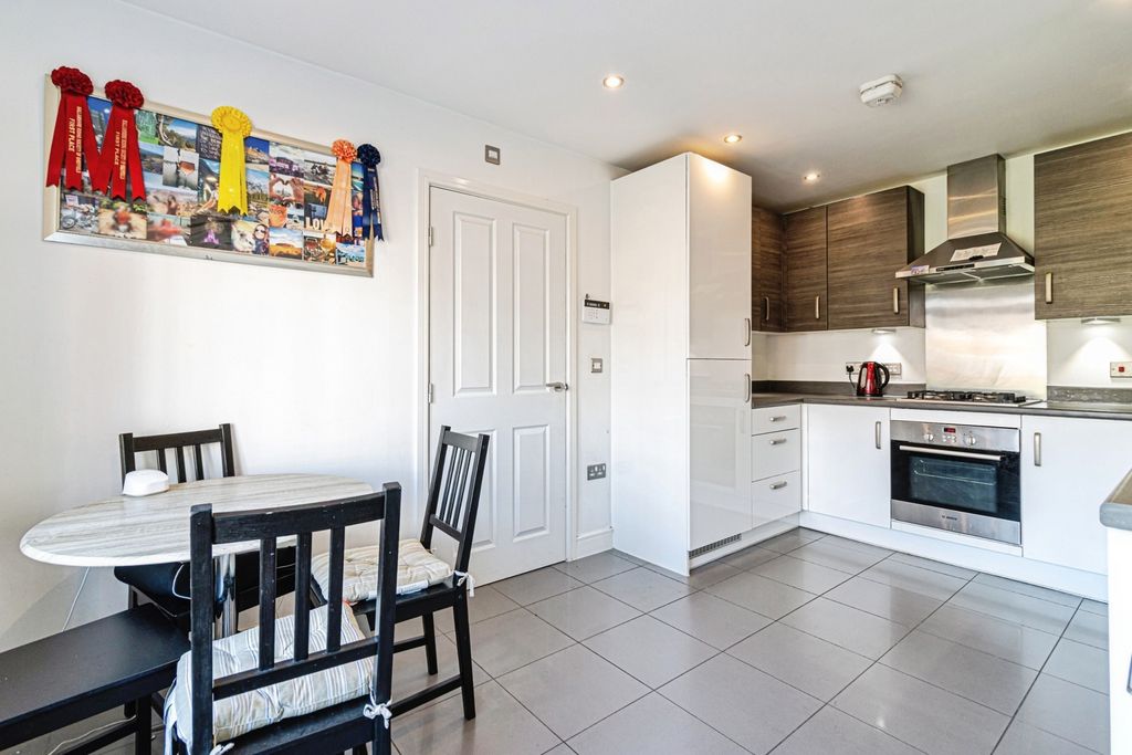 Property photo 3 of 27 Photo