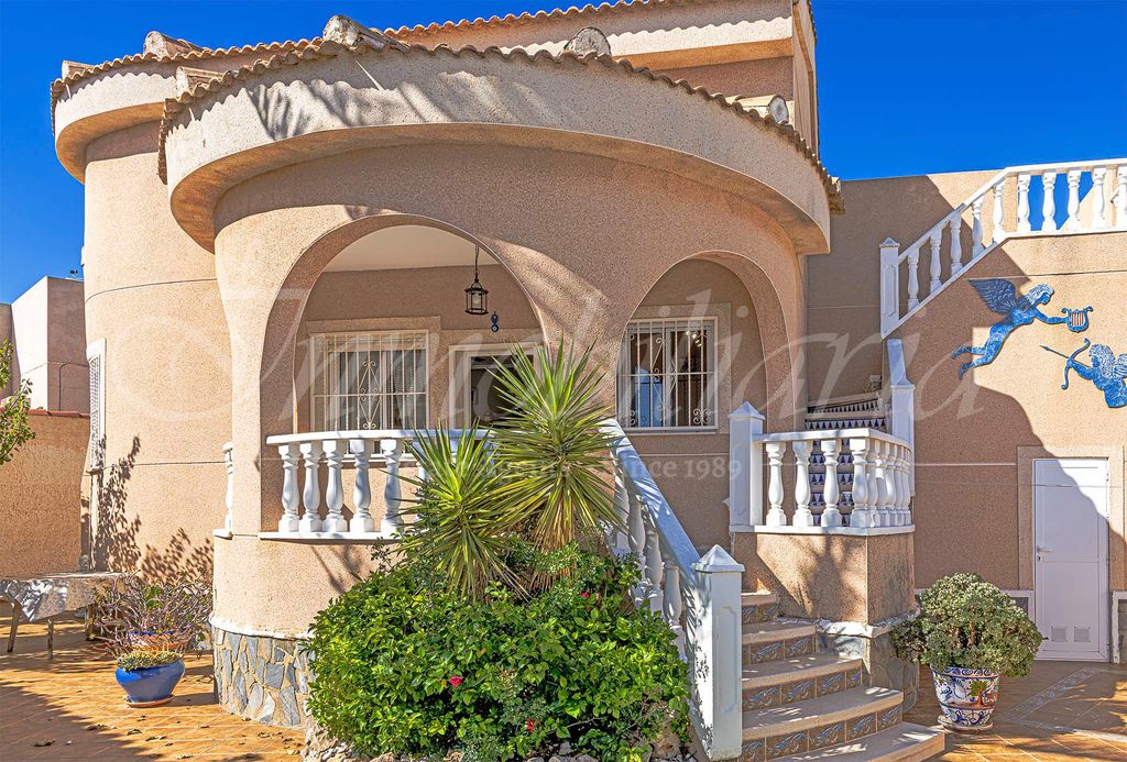 Property photo 3 of 37