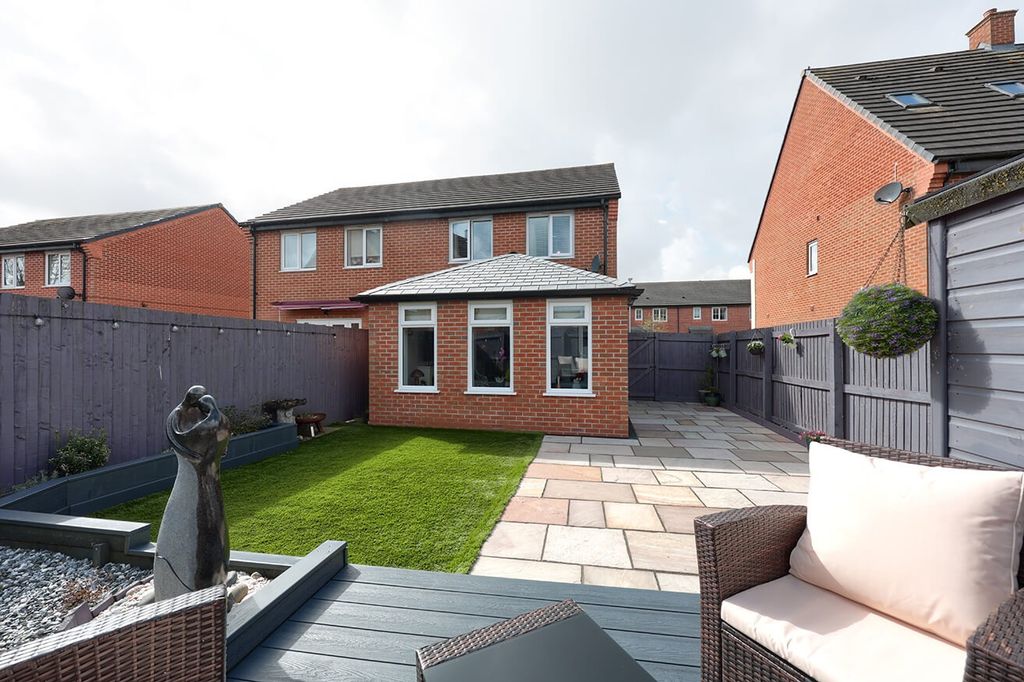 Property photo 2 of 19 4065807