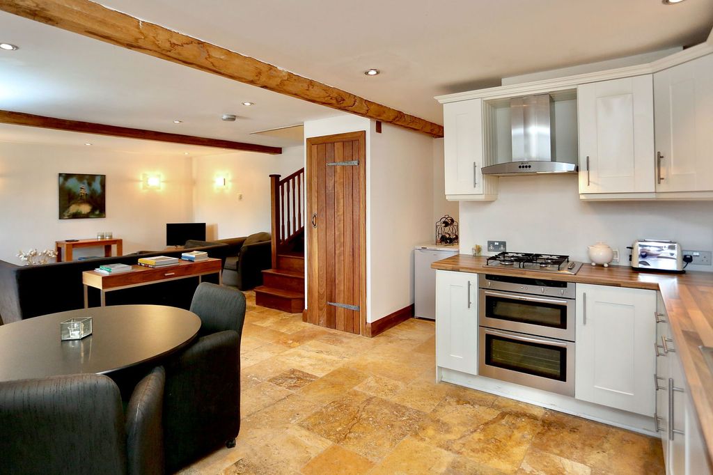 Property photo 2 of 30