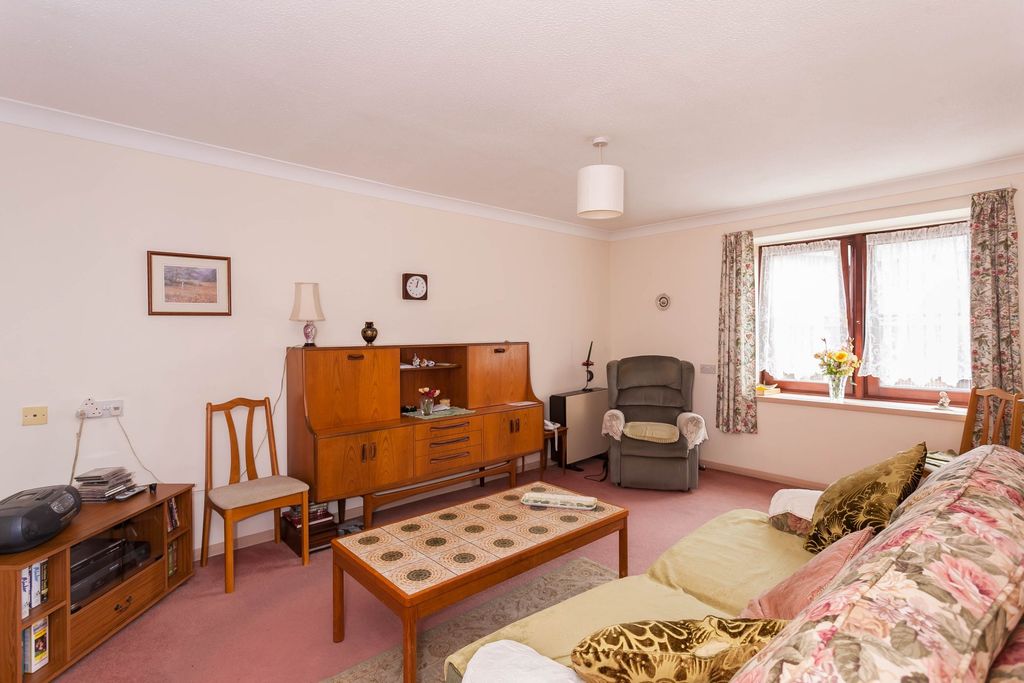 Property photo 2 of 8